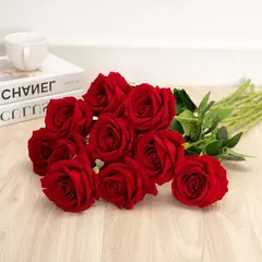 Rosas artificiais de seda vermelha